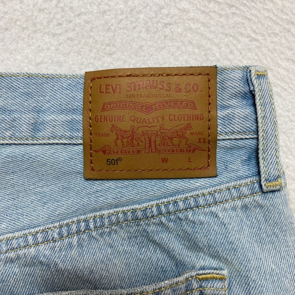 Levi's 501 Denim Shorts Womens 27 Blue Cut Off Light Washed Distressed Frayed - Picture 8 of 8